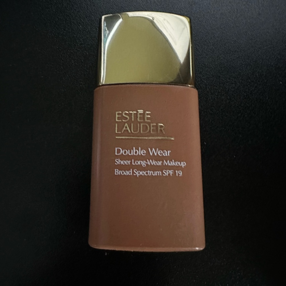 Estée Lauder Double Wear Sheer Long-Wear Makeup